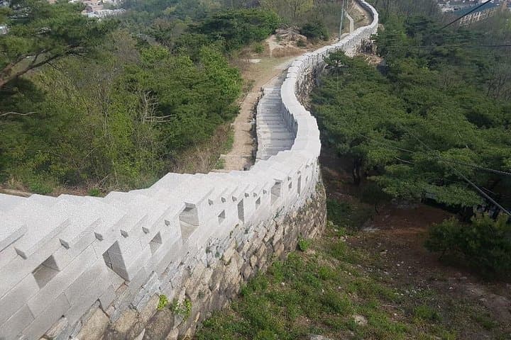 Sunset Hike Along Seoul Fortress Wall & Seafood Market Experience photo 4