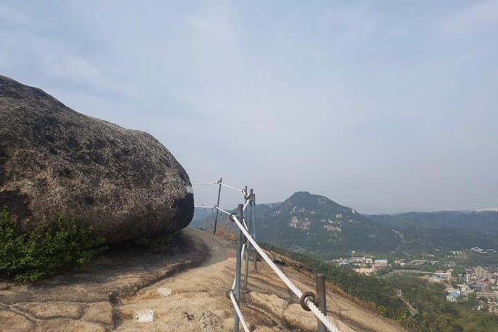 Sunset Hike Along Seoul Fortress Wall & Seafood Market Experience photo 5