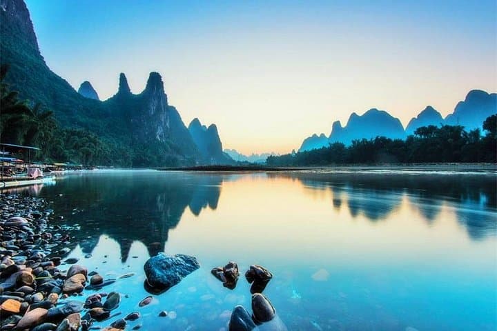 Private Guilin Day Tour: Xianggong Hill & Li River Bamboo Raft Experience photo 5