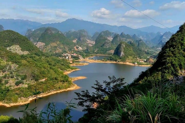 Private Guilin Day Tour: Xianggong Hill & Li River Bamboo Raft Experience photo 3