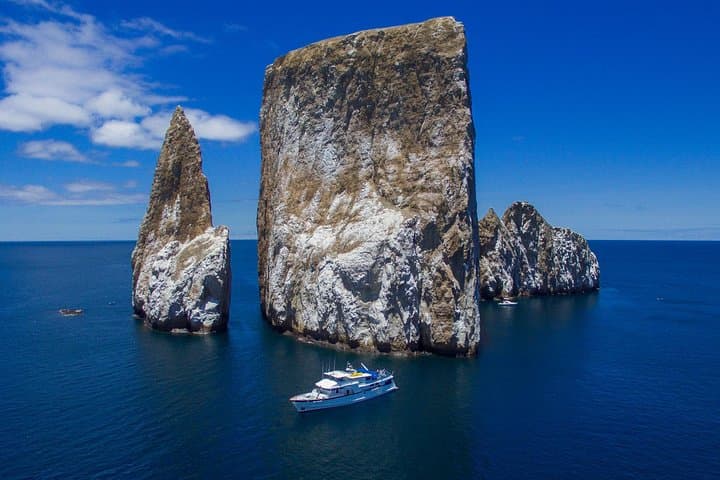 Galapagos Island Hopping: 8-Day Complete Wildlife and Snorkel Adventure photo 6