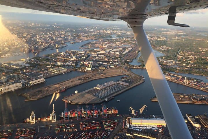 Private Sightseeing Flight Over Hamburg: One-Hour Scenic Air Tour from Uetersen