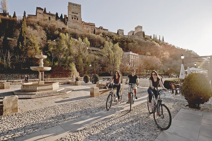 Electric Bike Tour Granada: Explore Albaicín & Sacromonte in 2 Hours photo 2