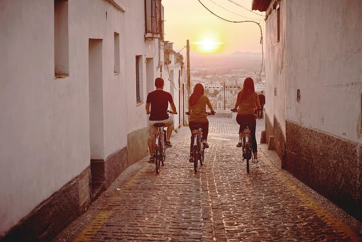 Electric Bike Tour Granada: Explore Albaicín & Sacromonte in 2 Hours