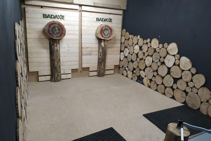 Axe Throwing in Kraków: Viking-Style Lanes at Bad Axe photo 2
