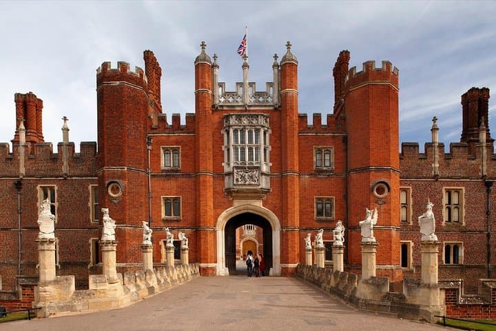 Private Car Tour: Hampton Court Palace & Windsor Castle Day Trip from London photo 3