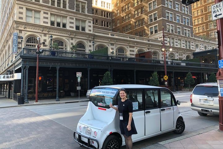 Electric Cart Sightseeing Tour of Downtown Houston — 75-Minute Private City Tour photo 2