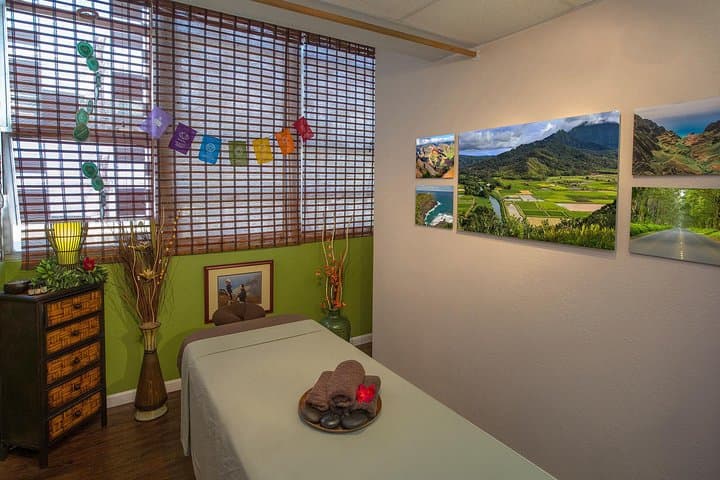 90 Minute Couples Massage in Honolulu — Relaxing Couples Spa Experience Near Ala Moana photo 3