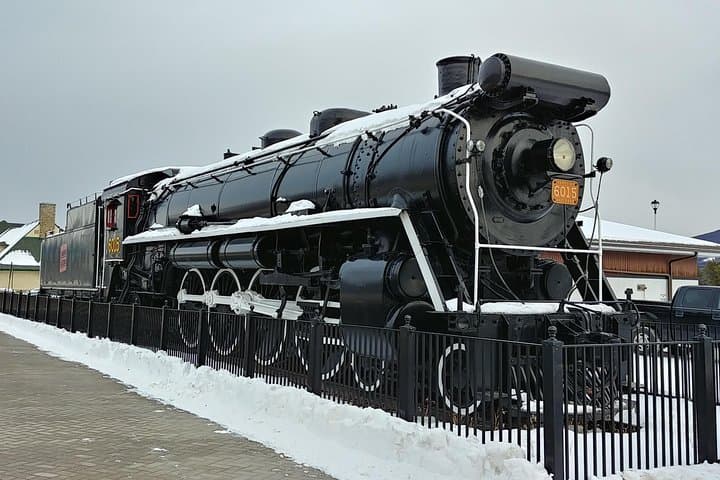 6-Day Canadian Rocky Mountains Explorer — Banff, Jasper & the Columbia Icefield photo 3