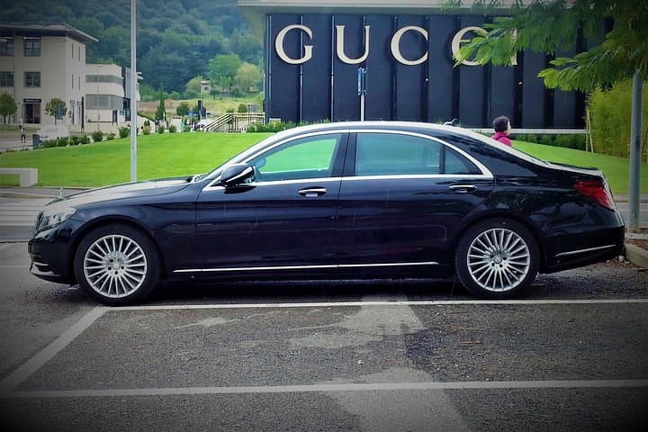 Chauffeured Luxury Transfer to The Mall Outlet in Reggello from Florence photo 4