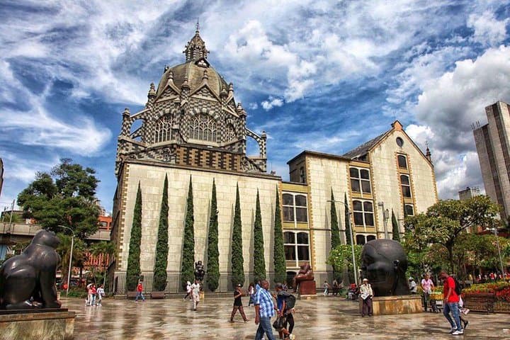 Medellín Private City Tour: Metro, Cable Car & Mountain Views (4–6 hrs)