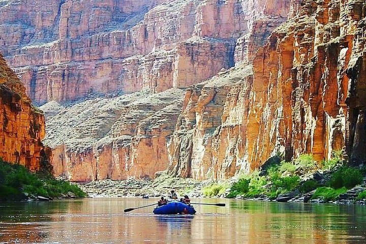 Grand Canyon West in Spanish: Helicopter Descent, Colorado River Boat & Skywalk Tour photo 2