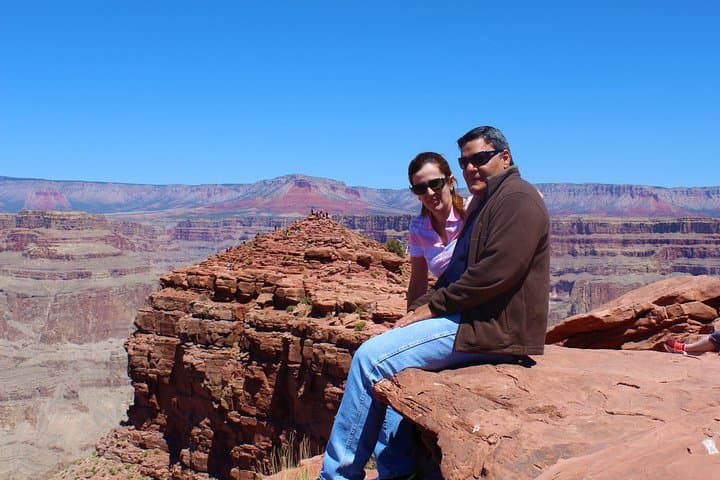 Grand Canyon West in Spanish: Helicopter Descent, Colorado River Boat & Skywalk Tour photo 4