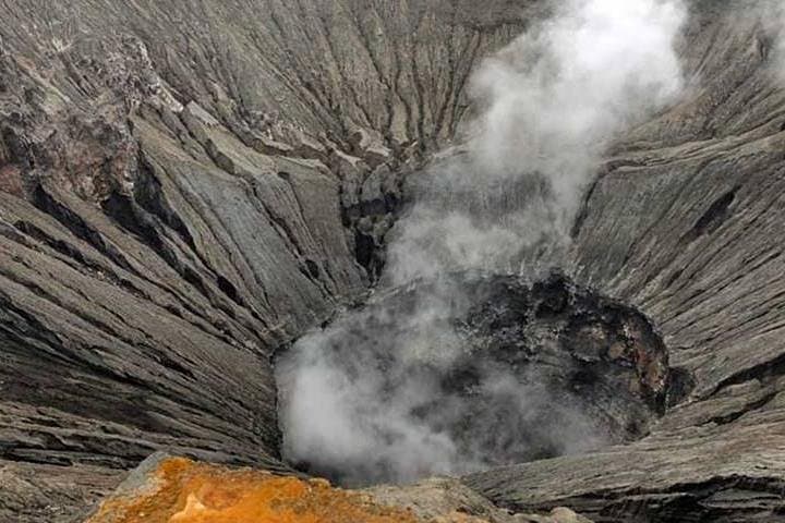 Bromo and Ijen Volcano Tour from Surabaya: Sunrise Seas of Sand & Blue Fire