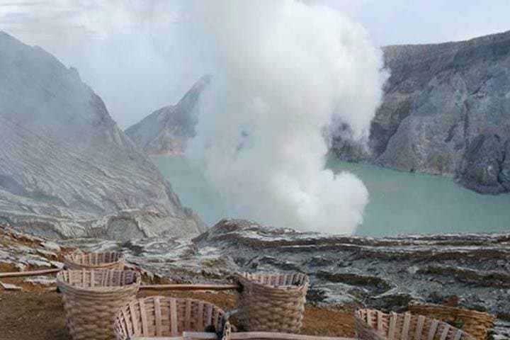 Bromo and Ijen Volcano Tour from Surabaya: Sunrise Seas of Sand & Blue Fire photo 3