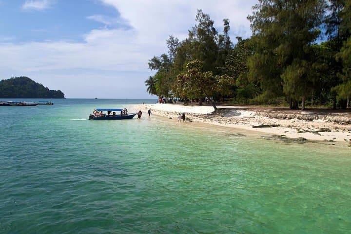 Langkawi Island Hopping: Dayang Bunting, Beras Basah & Eagle Feeding Tour photo 5