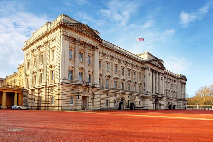 Buckingham Palace and Windsor Castle Day Trip from London — Summer State Rooms & Early Windsor Entry photo 3