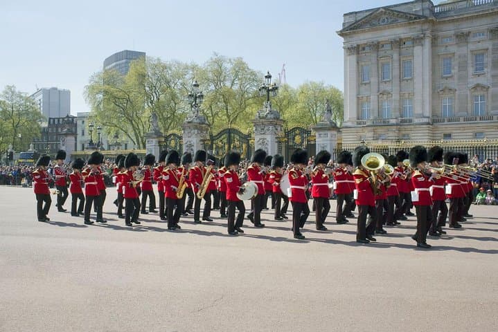 Vintage London Bus Tour & Thames River Cruise — Half-Day Sightseeing photo 4