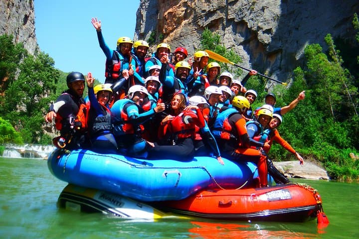 Montanejos Whitewater Rafting on the Mijares: Rapids, Thermal Baths, and Spanish River Culture photo 2
