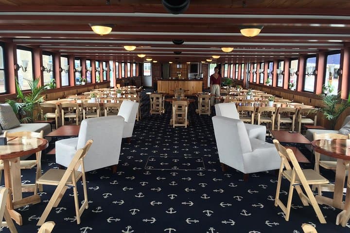 Boston Harbor Fall Foliage Lunch Cruise — 90‑Minute Leaf‑Peeping Voyage photo 4