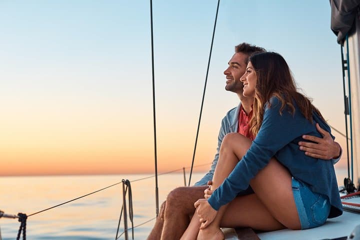 Private Romantic Sailing in Barcelona: Sunset Cruise with Cava