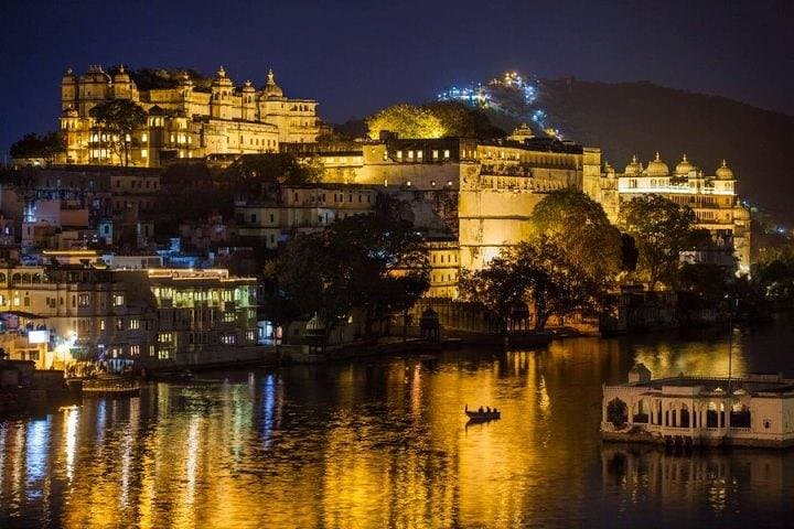 Udaipur Full-Day Private Sightseeing Tour: City Palace, Lake Pichola & Saheliyon Ki Bari photo 4