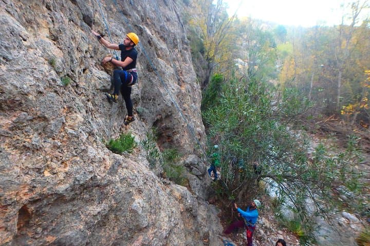 Beginner Rock Climbing in Montanejos: A 3-Hour Intro Near Hot Springs photo 4