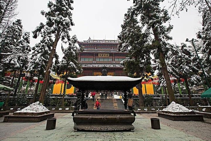 Hangzhou Lingyin Temple Guided Tour: Feilai Feng & Ancient Buddha Park photo 1