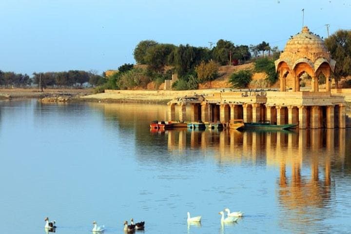 Jaisalmer City Tour & Camel Safari: Full-Day Private Trip to Jaisalmer Fort and Sam Dunes