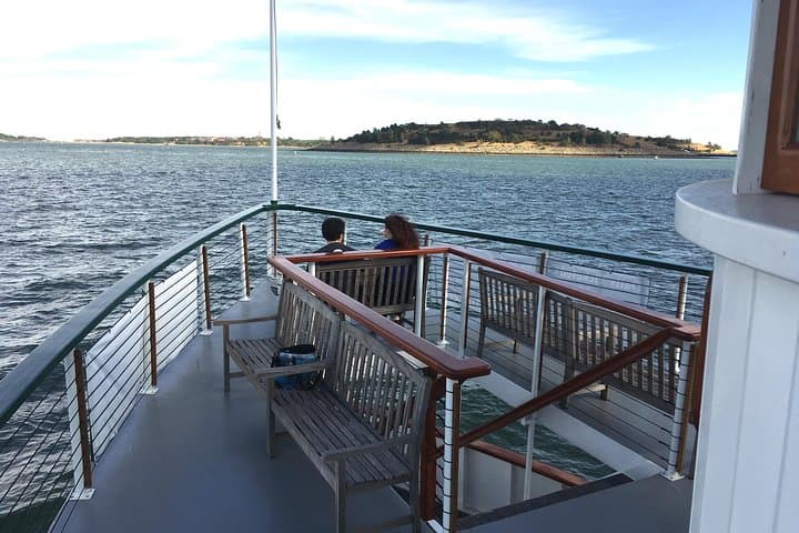Boston Harbor Fall Foliage Lunch Cruise — 90‑Minute Leaf‑Peeping Voyage photo 5