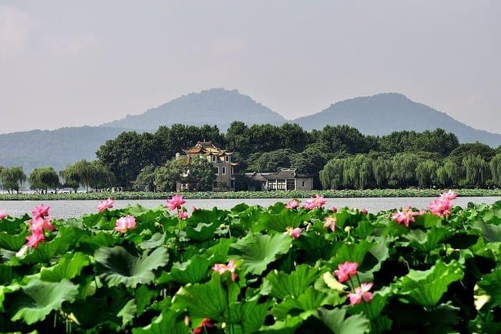 Hangzhou in a Day: Private Bullet-Train Tour from Nanjing