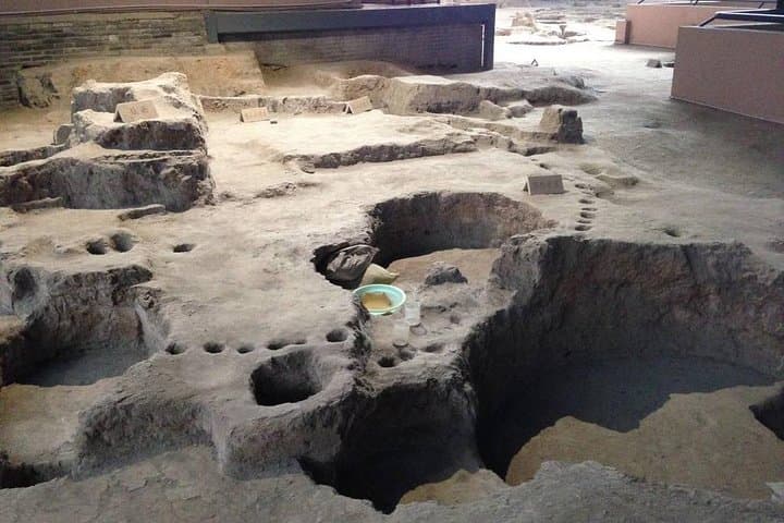 Xi'an Terracotta Army & Banpo Neolithic Museum: Private Day Tour Guide photo 3