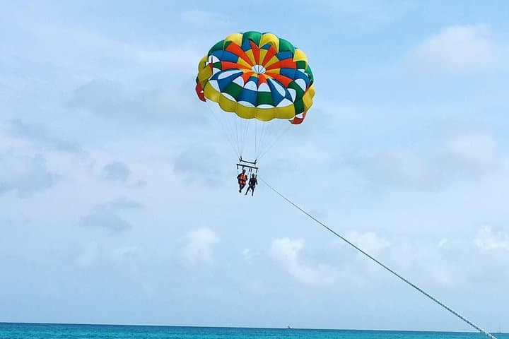 Soar Above Palm Beach: Parasailing Over Aruba's Turquoise Coast photo 4