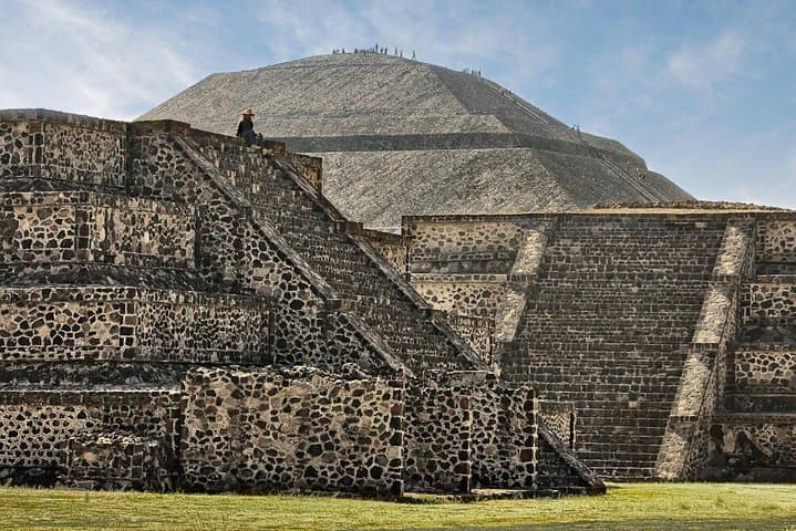 Basilica of Guadalupe & Teotihuacán Private Tour from Mexico City photo 6