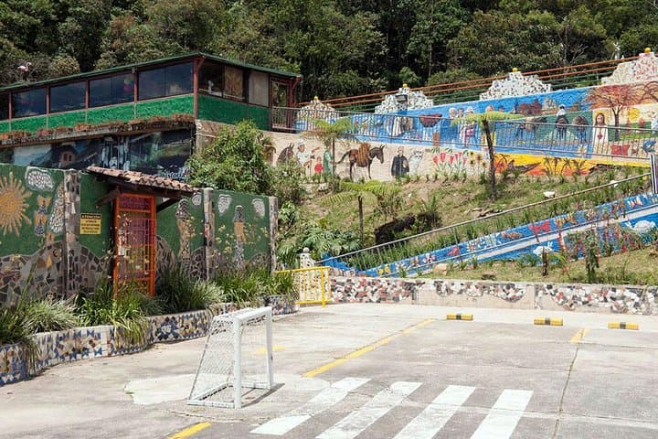 Private Guided Medellín Tour: Comuna 13, Metrocable & Pablo Escobar Sites photo 2