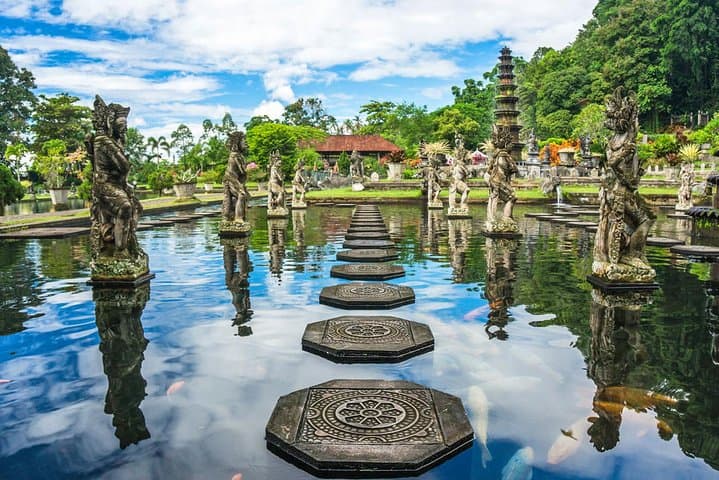 East Bali Day Tour: Lempuyang Gate of Heaven, Tirta Gangga, Taman Ujung & Virgin Beach photo 4