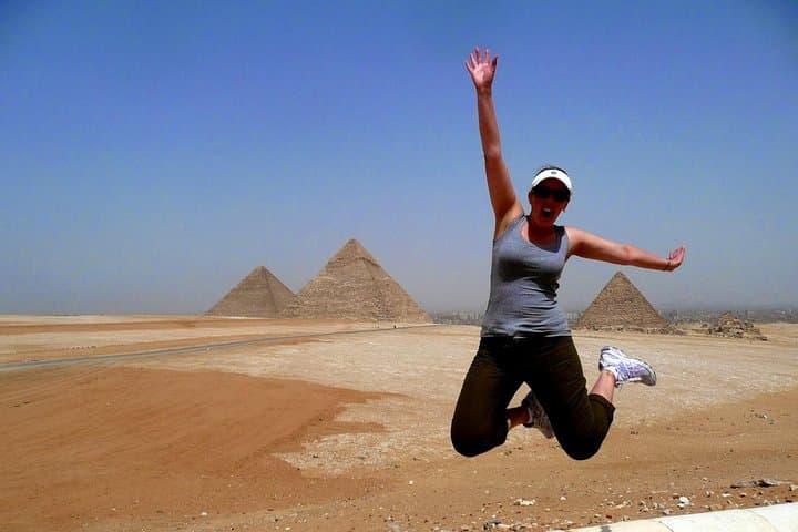 One-Day Giza Pyramids, Egyptian Museum & Hanging Church Tour from Cairo