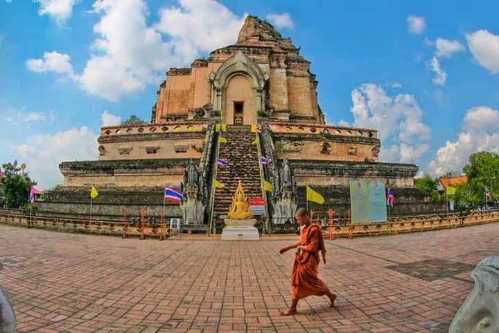 Chiang Mai Full-Day Private Temples Tour — Alms, Wat Pha Lat Hike & Doi Suthep Views