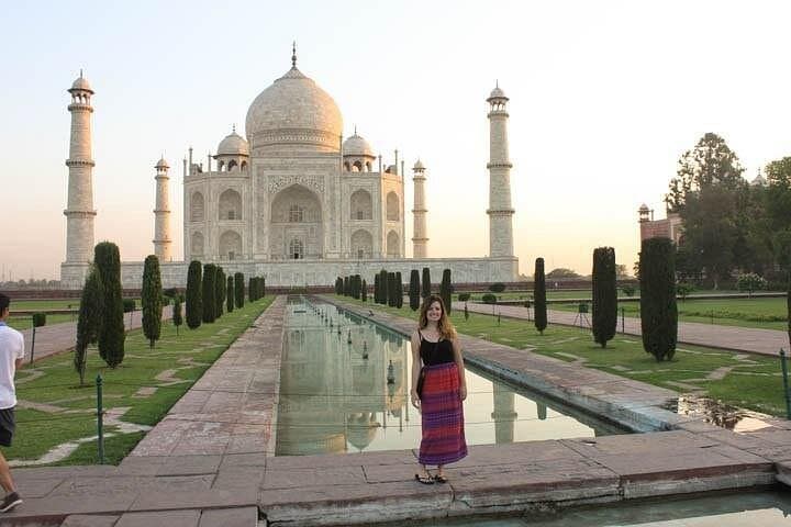 Same-Day Ladies-Only Agra Tour From Delhi: Taj Mahal, Agra Fort & Marble Markets photo 3
