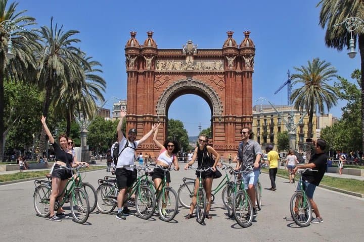Barcelona 3-Hour Bike Tour: Highlights and Hidden Gems