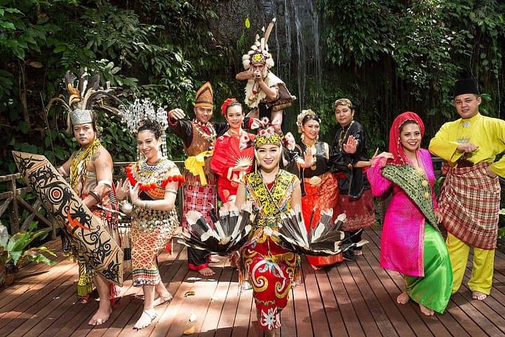 Explore Sarawak Cultural Village and Matang Wildlife Centre — Day Trip from Kuching