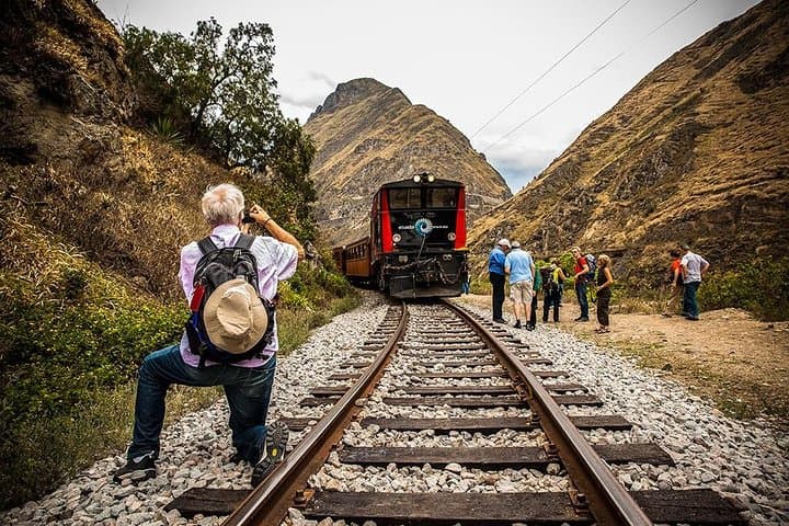3-Day Andes Explorer: Cotopaxi, Quilotoa, Baños & Devil's Nose Train