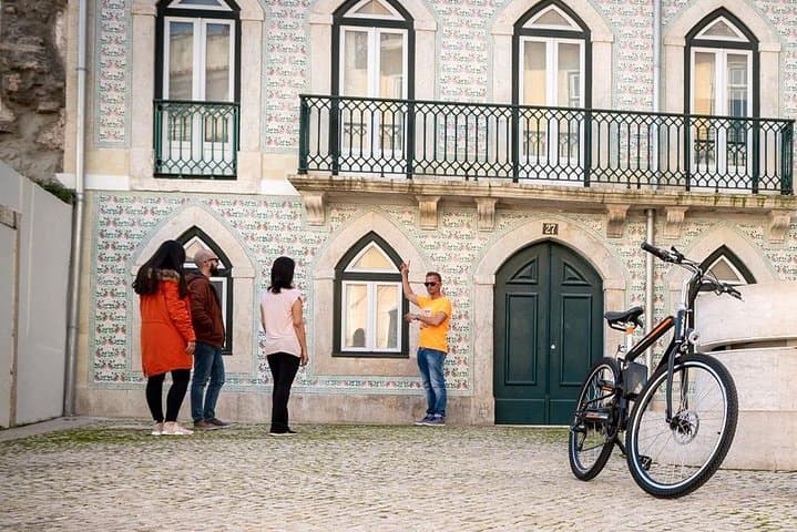 Lisbon Old Town E-Bike Tour: Alfama, Praça do Comércio & Santa Luzia Viewpoint
