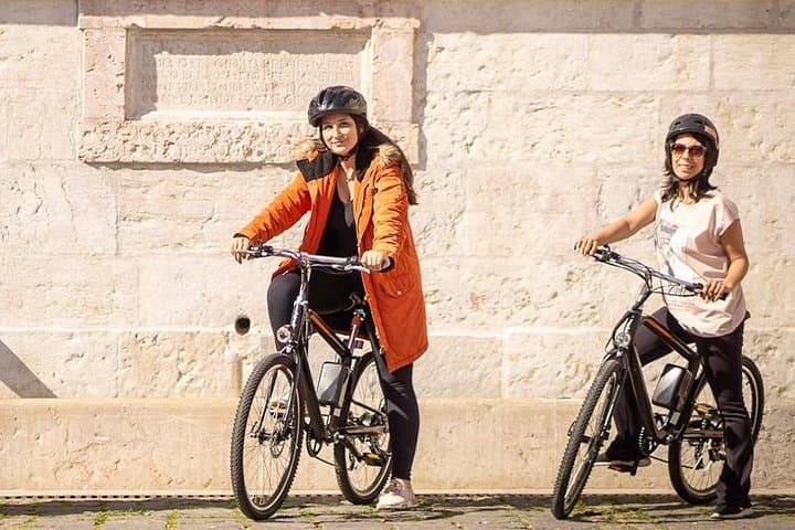 Lisbon Old Town E-Bike Tour: Alfama, Praça do Comércio & Santa Luzia Viewpoint photo 4