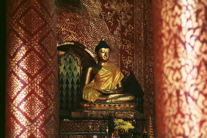Chiang Mai Lifestyle Guided Tour: River Cruise, Temples & Warorot Market photo 4