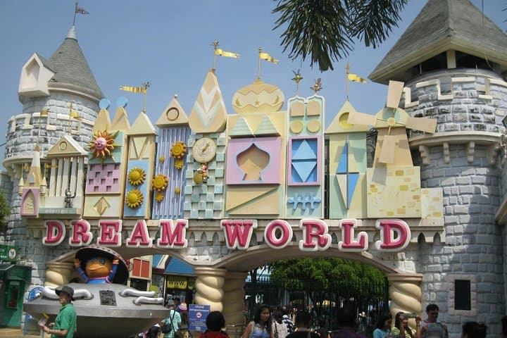 DreamWorld Bangkok: Complete Guide to Rides, Snow Town & Family Fun