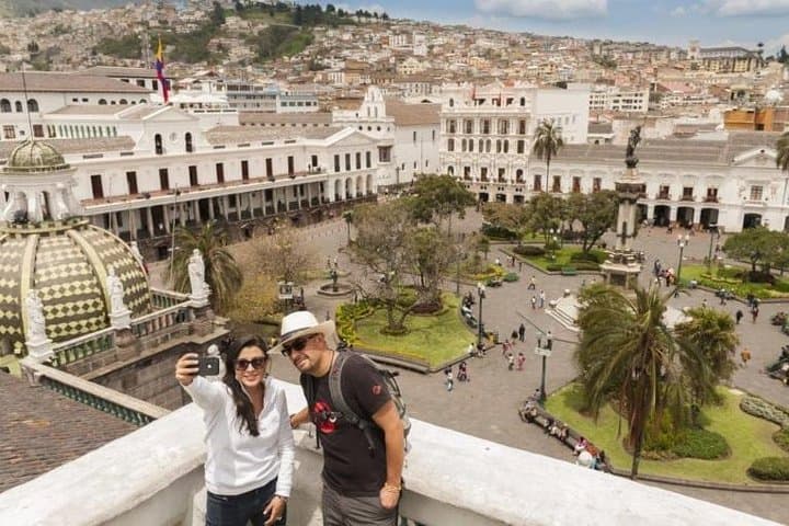Quito to Galápagos: 8-Day Ecuadorian Wildlife & Volcano Adventure photo 2