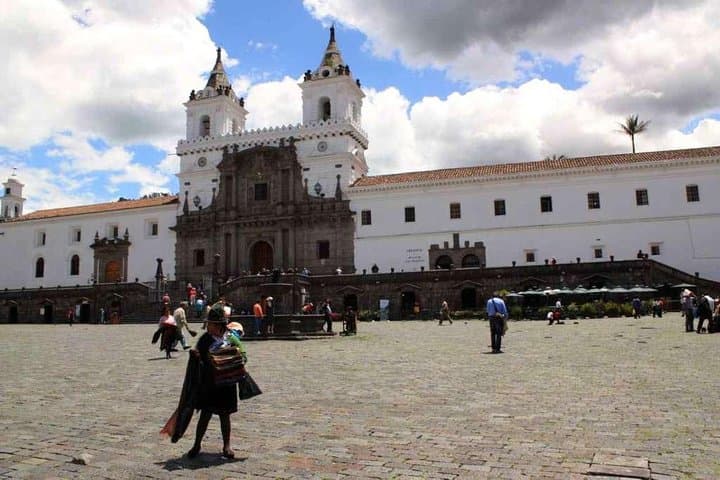 Quito to Galápagos: 8-Day Ecuadorian Wildlife & Volcano Adventure photo 3