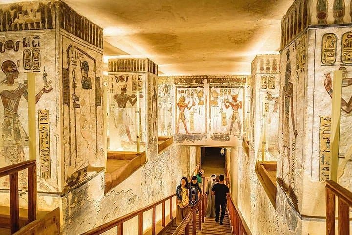 Sundecks and Sandstone: 4-Day Nile Cruise from Luxor to Aswan photo 3