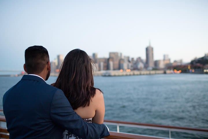 San Francisco Signature Dinner Cruise: Sunset Yacht Buffet & Bay Sights